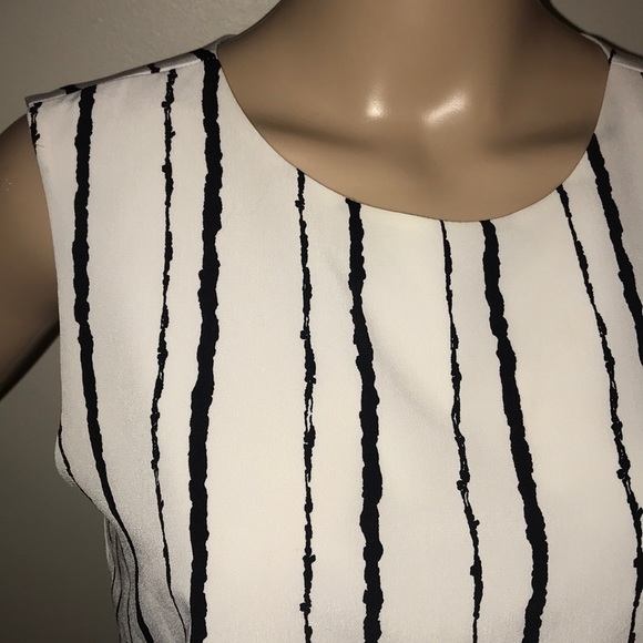 Vince Camuto sleeveless blouse striped medium - Picture 3 of 8